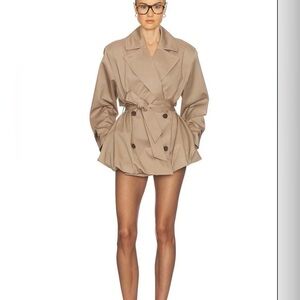 Helsa Short Bubble Hem Trench in Stone XS
